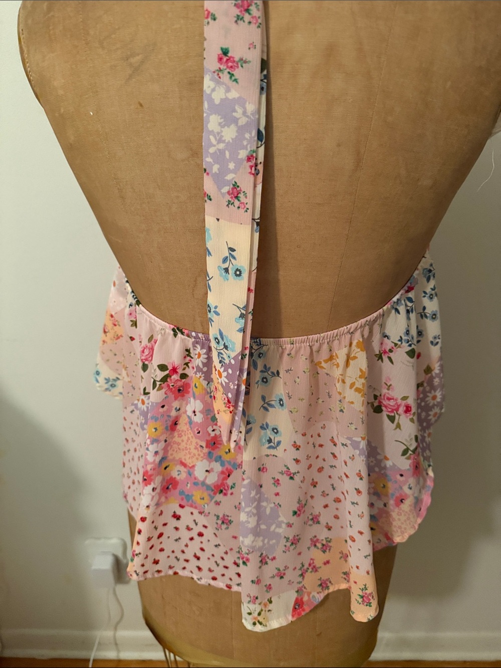 SHEIN Pink Patchwork Floral Halter Peplum Camisole - Picture 4 of 8